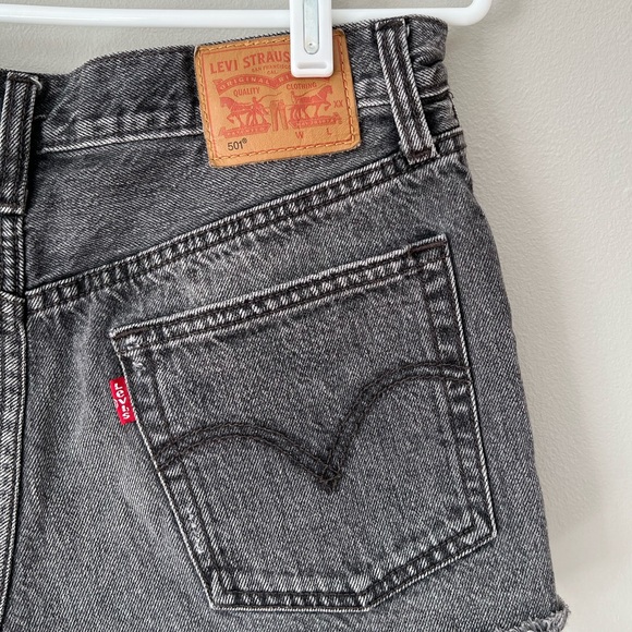 Levi’s 501 Button Fly Black Wash Shorts - Picture 3 of 4